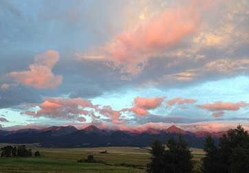 Escape to the Grapevine: Colorado's Grape Creek RV Park, Your Gateway to Adventure
